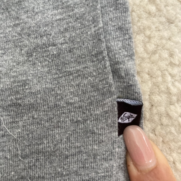 Preloved Virgin Atlantic Men's Oversized Grey Marl Long Sleeve T-Shirt Size UK L - Picture 5 of 10